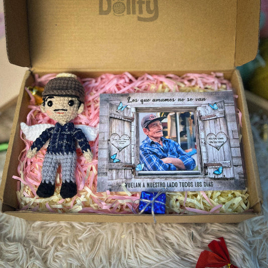 Personalized Crochet Doll with Photo Card "Los Que Amamos No Se Van 2"