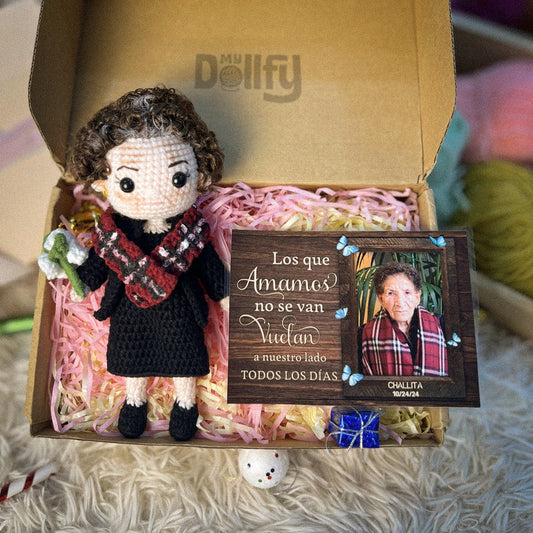 Personalized Crochet Doll with Photo Card "Los Que Amamos No Se Van Vuelan A Nuestro Lado Todos Los Días"