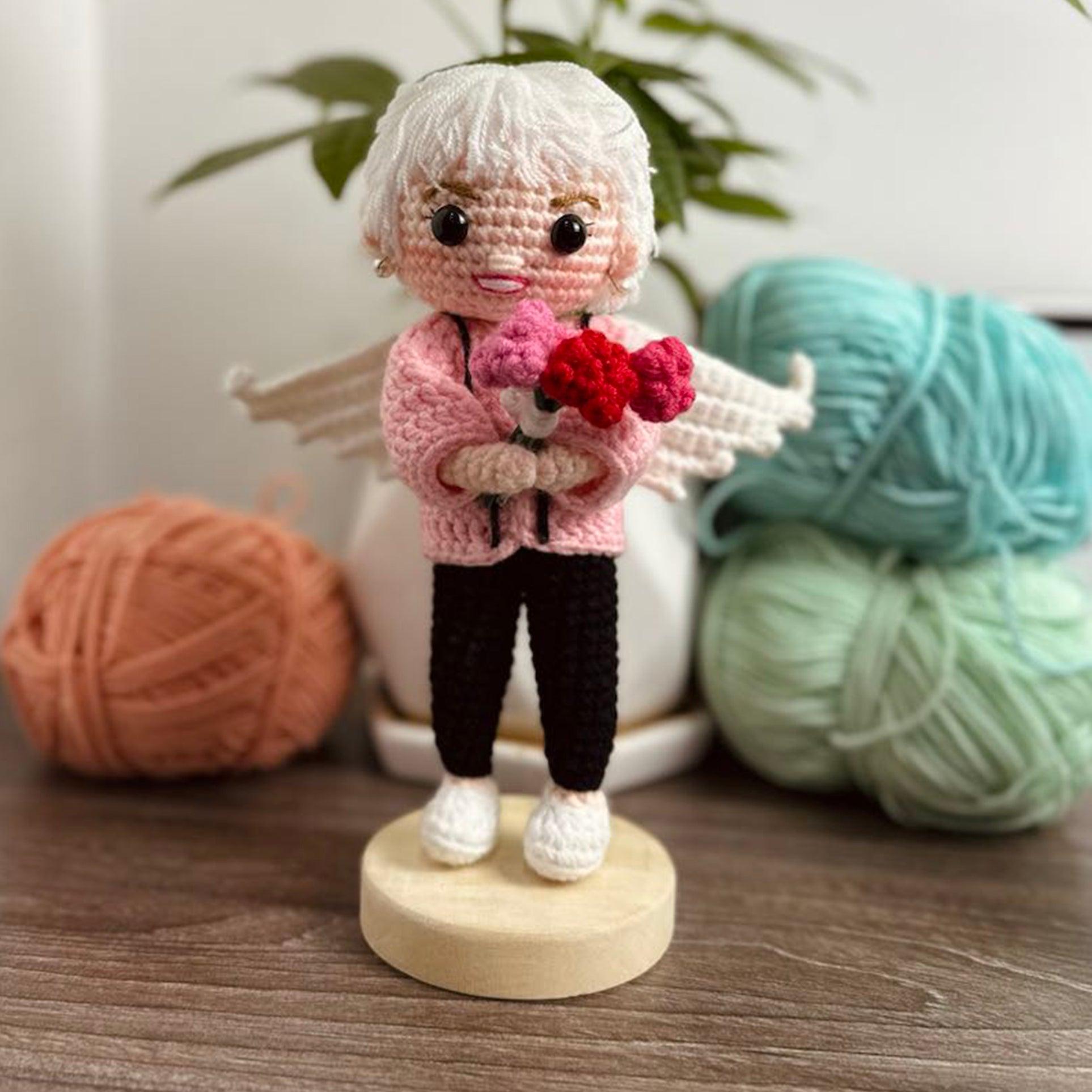 Personalized Crochet Doll with Photo Card "Los Que Amamos No Se Van Vuelan A Nuestro Lado Todos Los Días"
