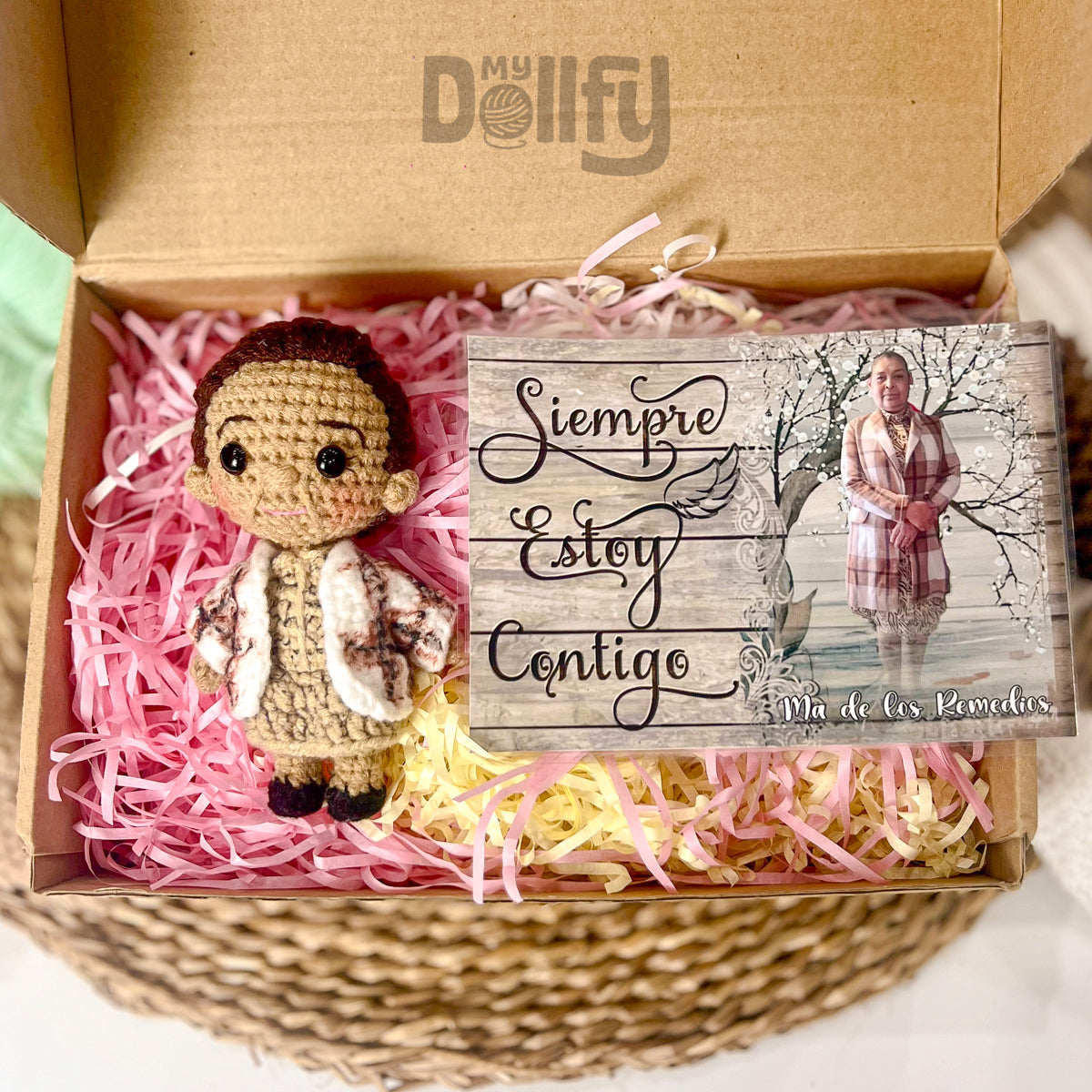 Personalized Crochet Doll with Photo Card "Siempre Estoy Contigo"