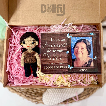 Personalized Crochet Doll with Photo Card "Los Que Amamos No Se Van Vuelan A Nuestro Lado Todos Los Días"