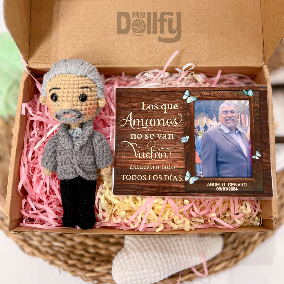 Personalized Crochet Doll with Photo Card "Los Que Amamos No Se Van Vuelan A Nuestro Lado Todos Los Días"