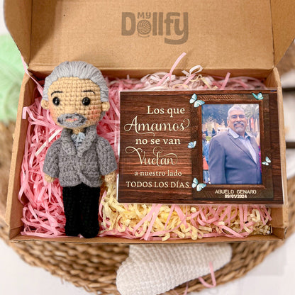 Personalized Crochet Doll with Photo Card "Los Que Amamos No Se Van Vuelan A Nuestro Lado Todos Los Días"